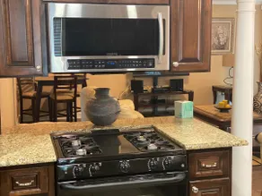 Charming Retreat - Near Airport & Downtown - Image 2