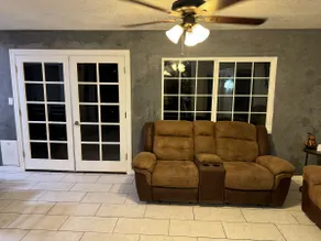 3BDRM 1.5 bathroom house W All channels no parties - Image 4