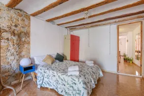 Bohemian apartment with internal balcony - Image 3
