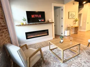 Luxe 2KBR Apt w/ Electric Fireplace · By KeenStays - Image 3