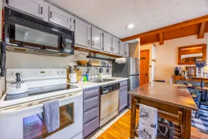 The Bear Lair-Resort Cabin-Jacuzzi Tub-Skiing - Image 3