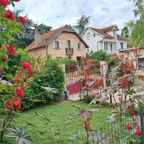 Haus mit Hof und Terrasse in einer ruhigen Straße vor den Toren des historischen Zentrums - Image 3