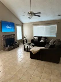 Private 4 bedroom home - Image 2