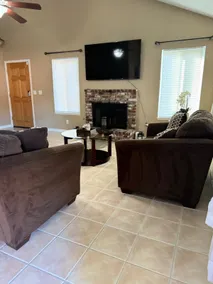 Private 4 bedroom home - Image 4