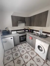 4-bedroom apartment - Image 3