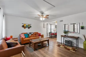 Sleeps 10, Safe area , Close to top attractions - Image 5