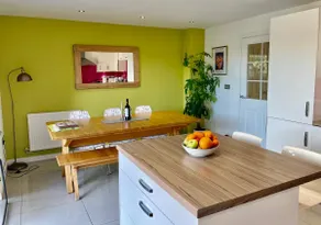 Stylish home with bespoke outdoor kitchen - Image 5