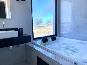 Bahamas beachfront apartment with bathtub - Image 2
