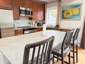 3 bdr home + bsmt in Swansea/High Park - Image 4