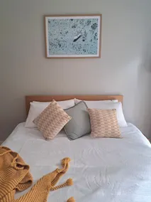 Cozy retreat awaits, dog friendly, walk to beach - Image 4
