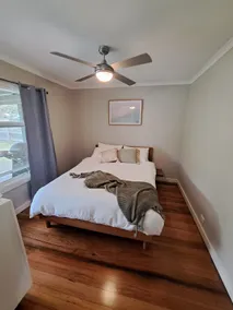 Cozy retreat awaits, dog friendly, walk to beach - Image 3