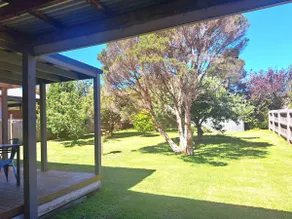 Cozy retreat awaits, dog friendly, walk to beach - Image 5