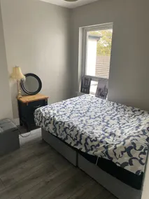 Bright 3-Bed Home w/ Free Parking – Near City - Image 5