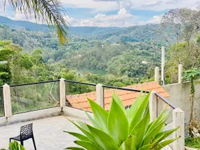 House in a Gated Community with a View of the Dam - Image 4