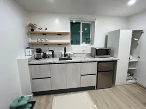 Walk to Ocean Beach • Private Suite • 2 Full Beds - Image 4