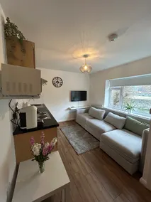 Canal Apartments, Canal View Bristol Temple Meads - Image 2