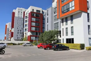 Tower 1 Apartment, steps from the plaza We invoice - Image 2
