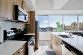 City Centre, Luxury Corner Suite, Near Rogers - Image 3