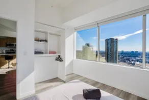 City Centre, Luxury Corner Suite, Near Rogers - Image 5