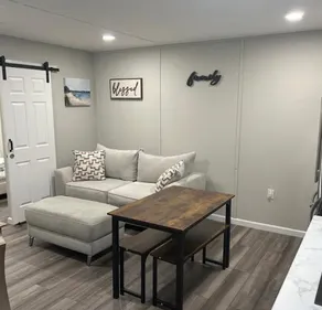 Yellow Door Apartment - Image 2