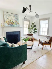 Cozy & Stylish 2BR, Full Kitchen Close to Downtown - Image 2