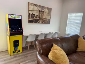 Midtown: New Home, 2 Miles to A&M/TV in Every Room - Image 3