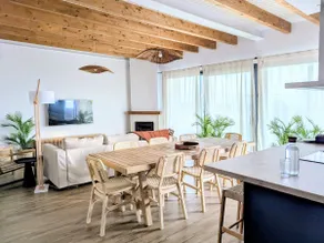 Designer villa with garden, pool and views - Image 2