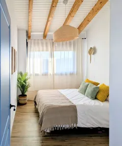Designer villa with garden, pool and views - Image 5