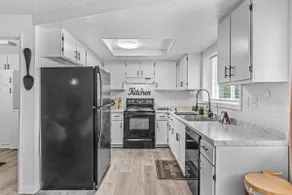 Adorable home in East Medford! - Image 5