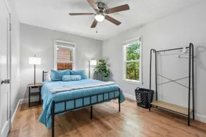 3 Qn beds | Acu/Hsu | Brand New! | Dogs OK | Yard - Image 2