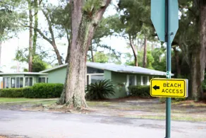 1960’s Historic Jekyll Gem- Walk to Beach & Bikes - Image 4
