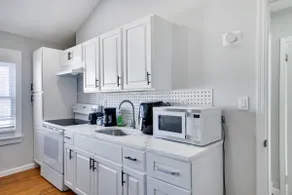 2BR Apt Near EWR & NYC • Workspace + Parking - Image 5