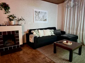 Vacation villa with fenced yard - Image 2