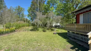 Vacation villa with fenced yard - Image 4