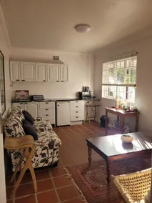 Charming Garden Cottage in a Central Location - Image 3