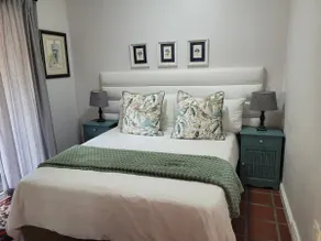 Charming Garden Cottage in a Central Location - Image 2