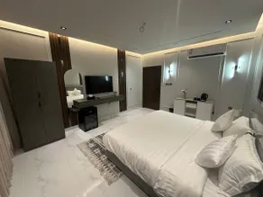 Luxury two-bedroom apartment - Image 5
