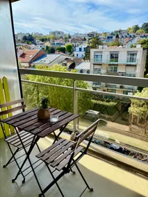 Modern apartment with balcony - Image 2