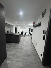 Modern luxury apartment with parking & Smart TV - Image 5
