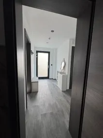 Modern luxury apartment with parking & Smart TV - Image 3