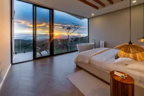 Luxury villa on the Cloud Forest Infinity Pool - Image 5