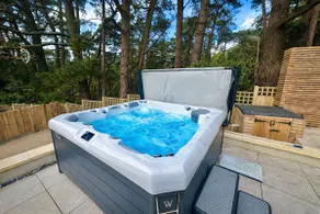 5 Bed House - Pool - Hot Tub - Sauna - Near Coast - Image 4