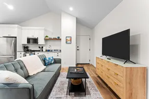 Sunset Stunner- Luxury Studio Steps From Greenbelt - Image 2