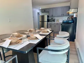 Stylish Apt Pet & Family Friendly Parking NY Stay - Image 3