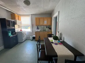 Only 20 minutes from downtown Manhattan - Image 4