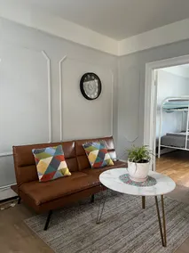 Only 20 minutes from downtown Manhattan - Image 5