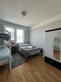 Only 20 minutes from downtown Manhattan - Image 2