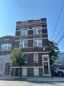 Only 20 minutes from downtown Manhattan - Image 3