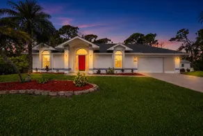 Cozy Pool Home with Lanai, AC & Laundry - Image 2