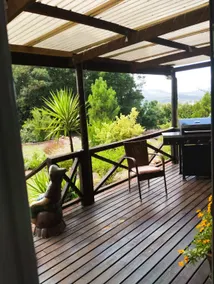 Acacia Country Garden Cottage - Image 2